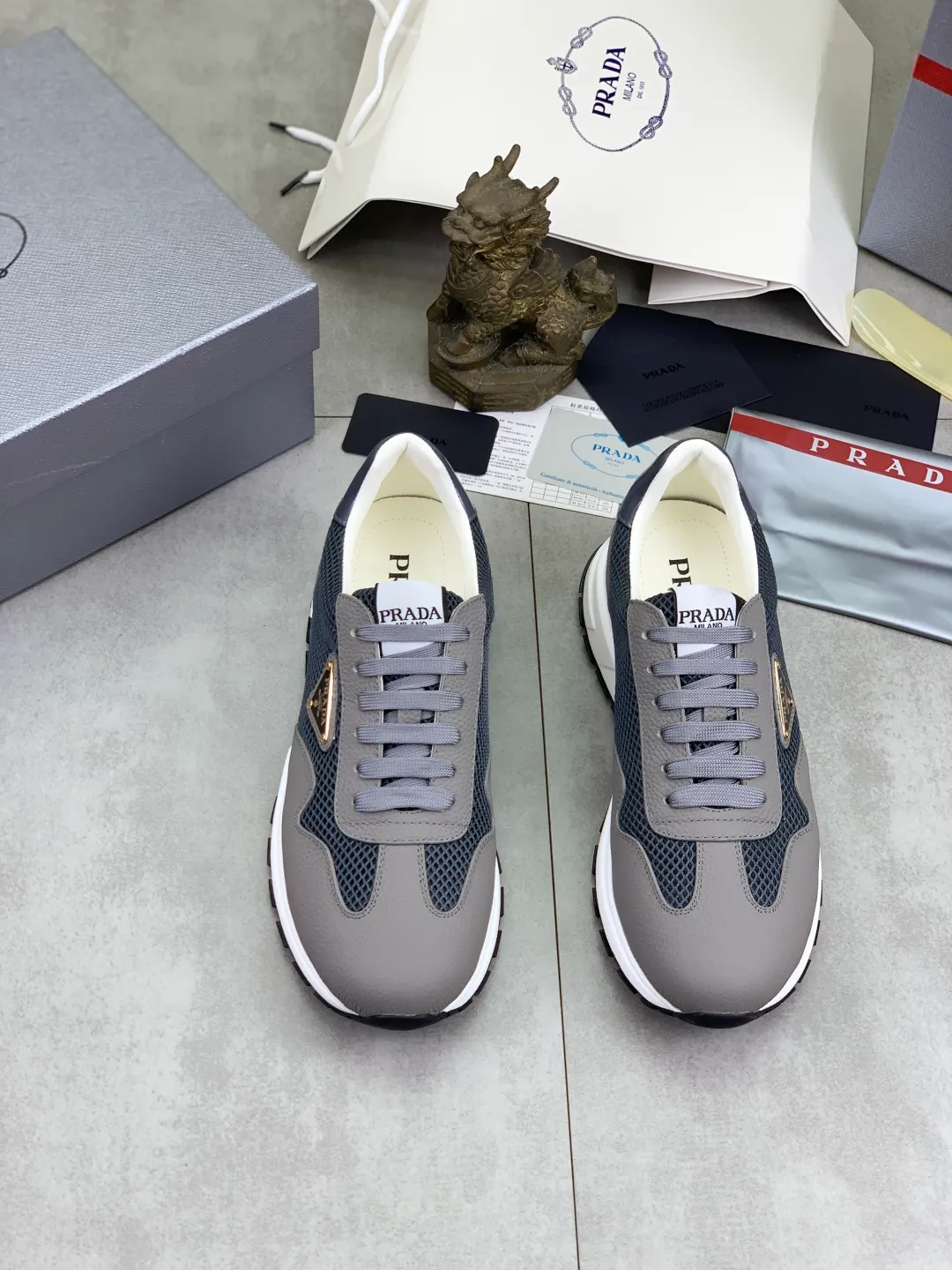 Men's shoes 💰P560💰[New style] popular models are on the official website, 🆘 Trendy brand (Prada) mainly promotes popular models, avant-garde and versatile fashion men's shoes private version mold opening, cowhide surface splicing 1:1.. Fashionable and simple, original imported cowhide lining cowhide feet; the atmosphere and personality are more fashionable, eye-catching and pursuing class. It will subvert the old idea and be a must-have for fashionistas with you! Must keep it for yourself! Tall and comfortable, large and low, high-end quality workmanship. Number of yards: 38-45 4️⃣optional.